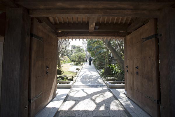 〈王道〉金沢街道をゆく。報国寺静かな浄明寺にある報国寺は足利氏と縁が深い古刹。竹寺として名高く、梅や紅葉の名所でもあります。