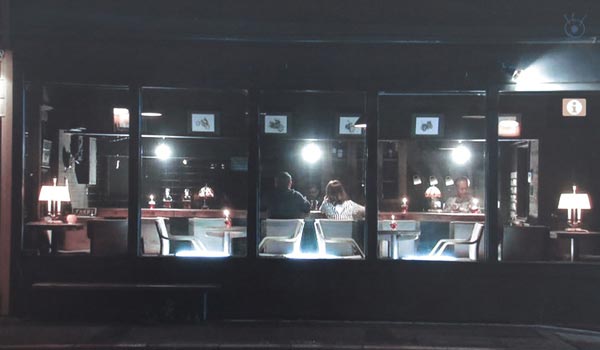 中井貴一(長倉和平)と小泉今日子(吉野千明)が飲む店。