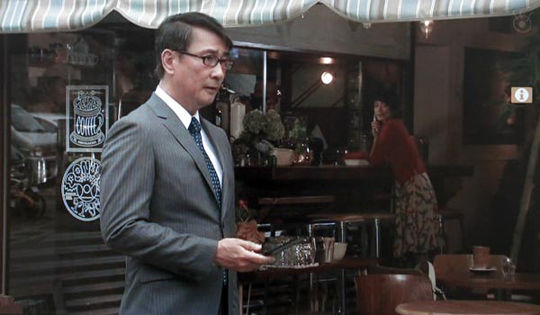 <5>中井貴一(長倉和平)と長谷川京子(原田薫子)がお茶する喫茶店。極楽寺近くの「極楽寺 HALENOVA」。