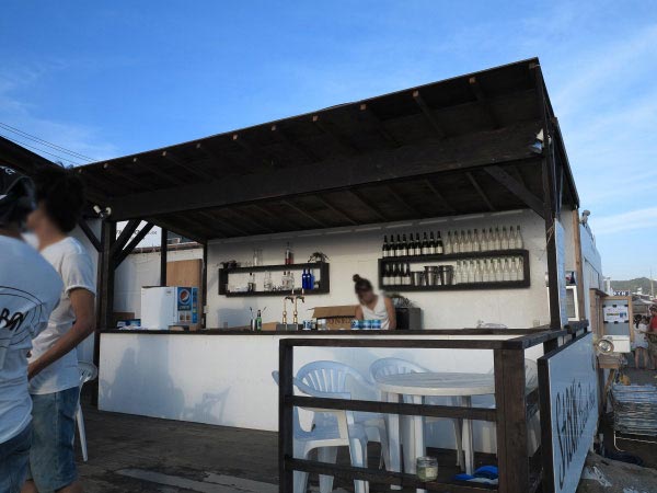 SABON Beach Houseのバーカウンター。 width=