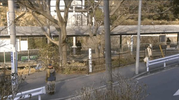 <1>江ノ電車内及び極楽寺駅周辺