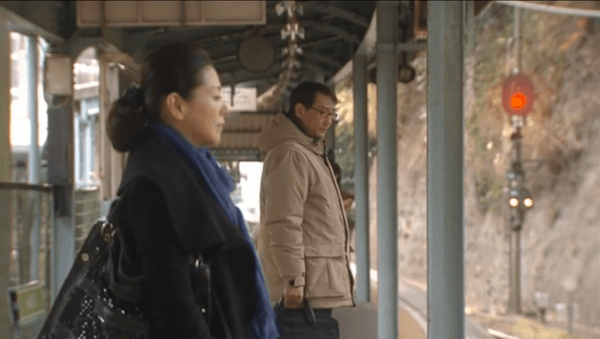 <1>江ノ電車内及び極楽寺駅周辺