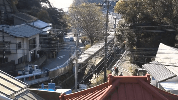 <3>江ノ電極楽寺駅遠景