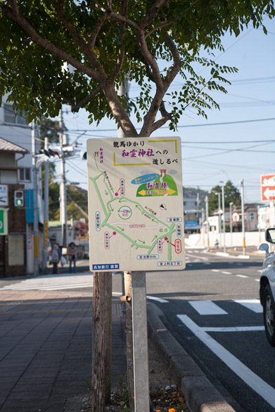この後も随所に案内板があり、迷うことはないと思います。