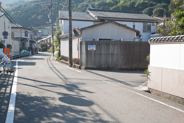 案内板にしたがって進みます。