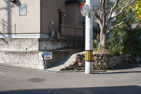 案内板にしたがって進みます。