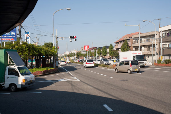 石立交差点を左折します。