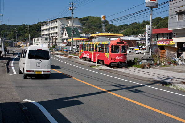 いの町に向かってひたすら歩きます。