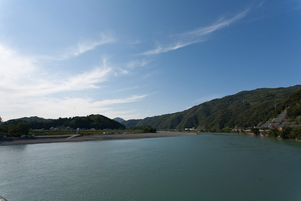 仁淀川橋を渡ります。1時30分。