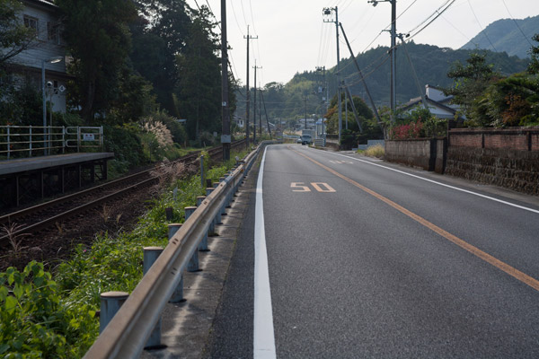 小村神社を後にして日下橋へ。トラックなども多くとおり、歩道も狭いです。