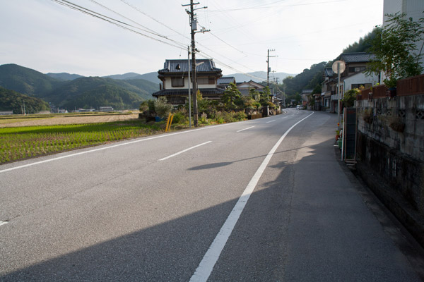 幹線道路から外れ、気持ちのよい道に入ります。