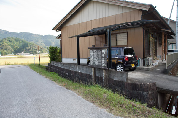 何か案内板を発見。