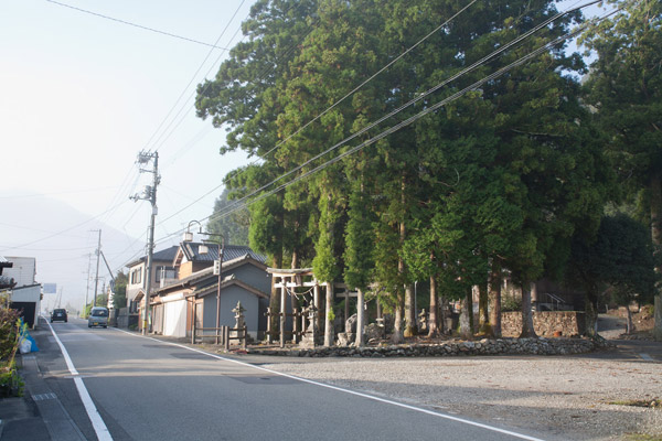 斗賀野駅前を過ぎたところ。