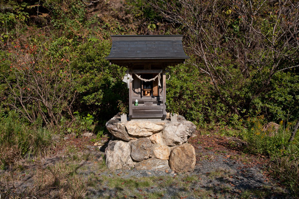 龍馬公園の小さな祠。