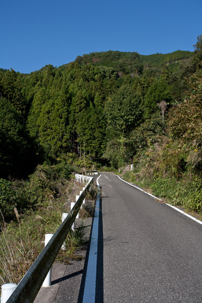 まだ舗装道路です。