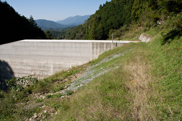 水止めの堰があります。11時10分。