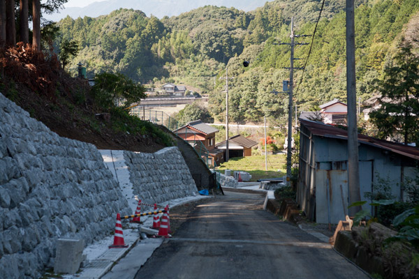 再び舗装道路へ。