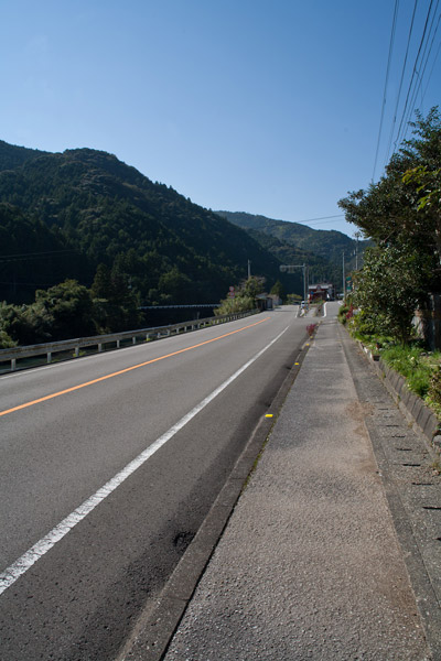 197号線に出たら右折、葉山の町を目指します。