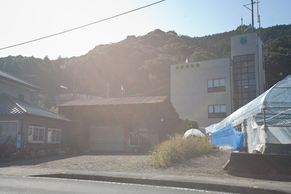 津野町役場。1時47分。