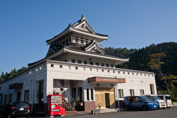 和田城跡・維新の門群像。3時12分。