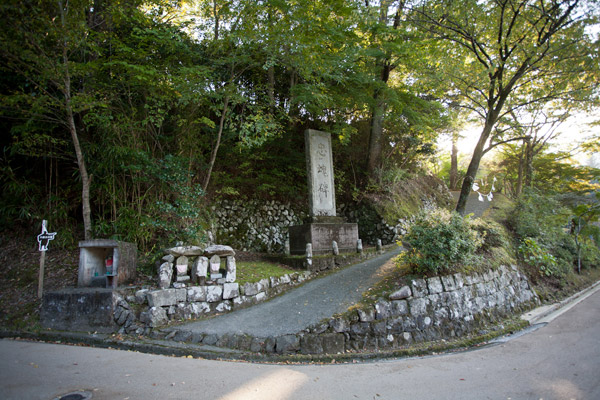 忠魂碑。