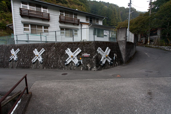 「脱藩の道」道標。