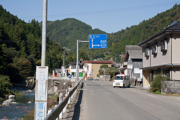 六丁の右折地点がみえてきました。