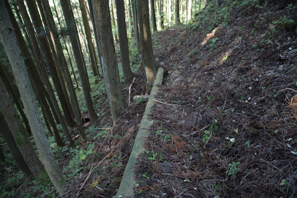 細い道に滑り止め。