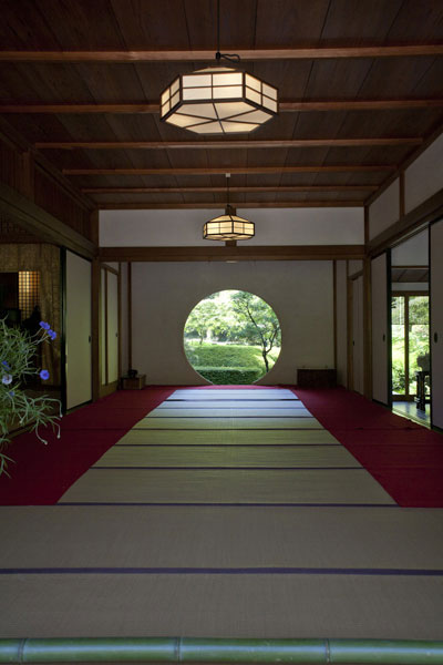 本堂から後庭園を望む有名な景色。