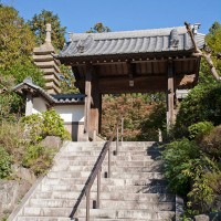 覚園寺山門。写真撮影禁止のため、ここから奥は撮れません。