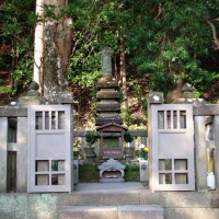 源頼朝の墓