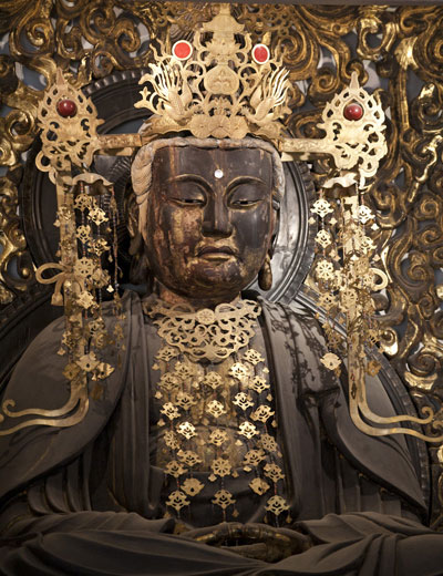 御本尊、宝冠釈迦如来。