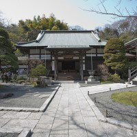 本堂。左手から竹の庭に入っていきます。