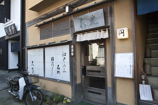 円覚寺とは反対の上りホームにある改札付近には、美味しいいなり寿司の光泉があります。