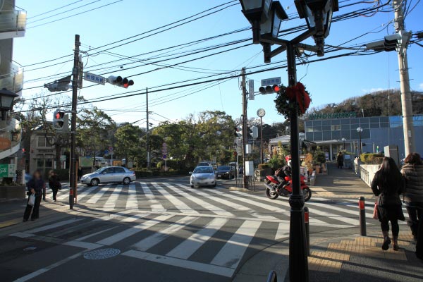 市役所前交差点。ここを右に曲がります。