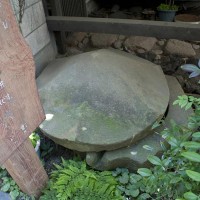 井戸の端が銚子の口のようになっています。