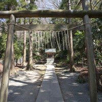 浄妙寺脇の岡の上にたつ鎌足稲荷社。