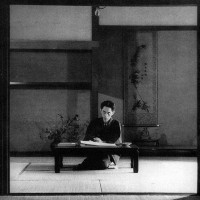 長谷の家で仕事中の川端康成。1946年。