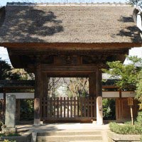 極楽寺。かつては幕府と結びつき広大な寺領を誇りました。