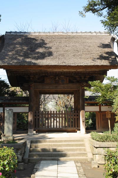 極楽寺。かつては幕府と結びつき広大な寺領を誇りました。