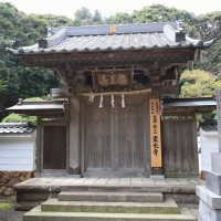 霊光寺。七里ケ浜の静かな山間にあります。