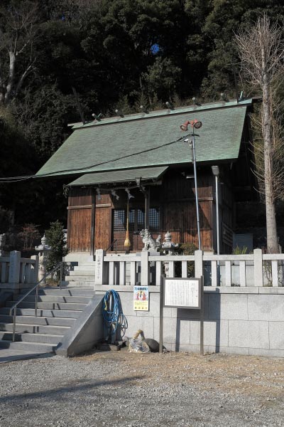 近殿神社。三浦義村を祀ります。義村は源頼朝挙兵から第3代執権北条泰時の時代まで活躍した鎌倉幕府最重要人物のひとり。三浦の地に栄えた三浦氏の6代目当主です。