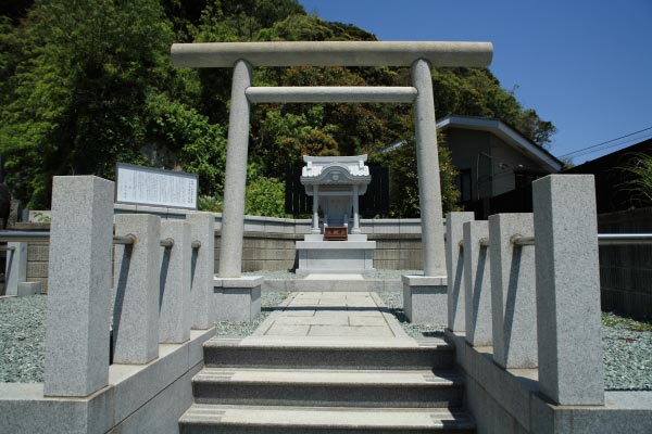 大寳寺境内にある多福明神社。新羅三郎義光が信仰しました。
