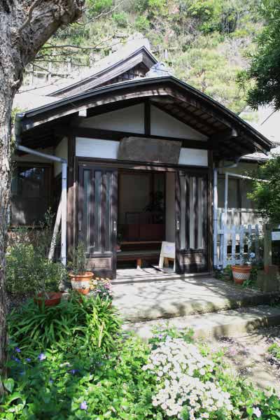 別願寺。かつては日本の東を治めた権力者、鎌倉公方の菩提寺として栄えました。