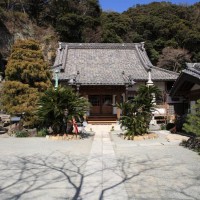 薬王寺境内。