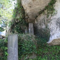藤原景清が幽閉された牢の跡といわれる、景清窟。