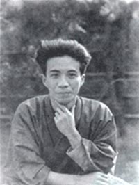 1925年(大正14年)、28歳の大佛次郎。