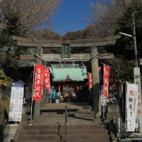 海南神社。千年の歴史を感じるお社は三崎公園から歩いてすぐです。