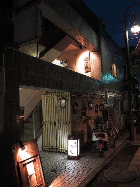企久太。鎌倉駅から小町通りへ。東洋ハムの脇の道を入りすぐ左に曲がります。