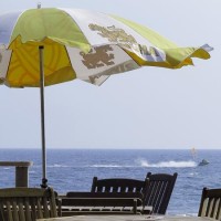 材木座の海の家、エイジア。シンハーのパラソルが気に入りました。ジェットスキーも写真に映るとかっこいいですが、実際、海で出会うと煩くて大変迷惑。暴走族と同じようなものです。